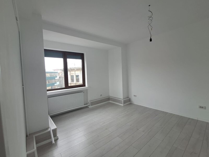 Hristo Botev, Piata Rosetti, Universitate