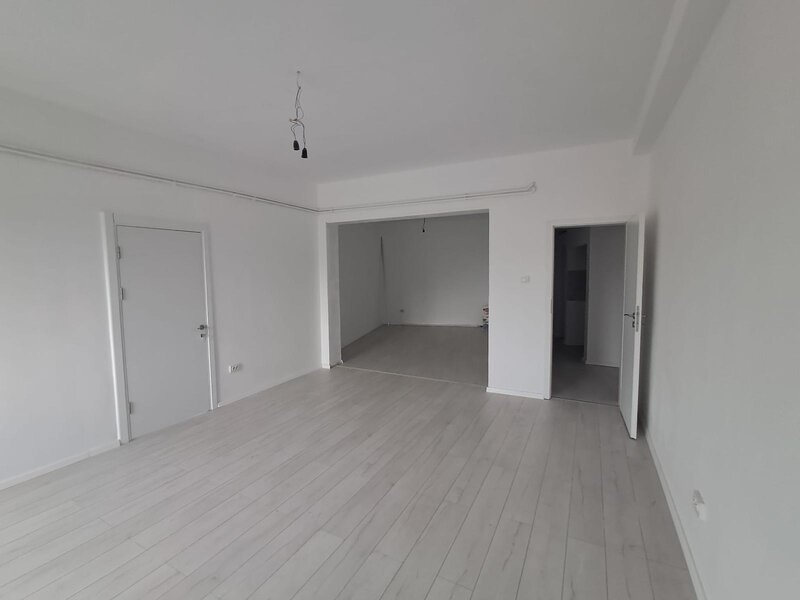 Hristo Botev, Piata Rosetti, Universitate