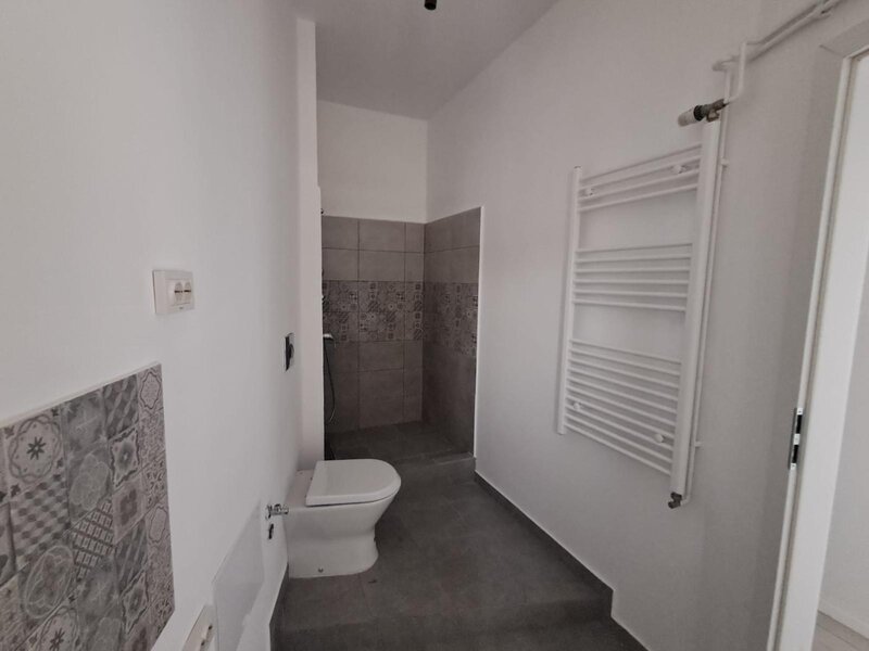 Hristo Botev, Piata Rosetti, Universitate